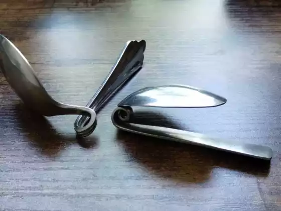 Spoonbending - Un workshop sulla piegatura della realtà